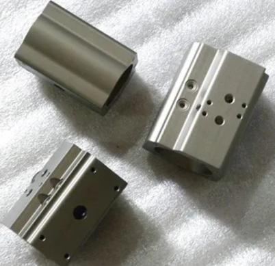 ��ɫ����